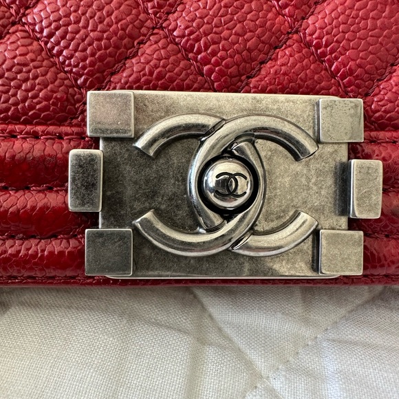 Chanel crossover Boy bag in great condition. It’s the new medium size. - Picture 3 of 5